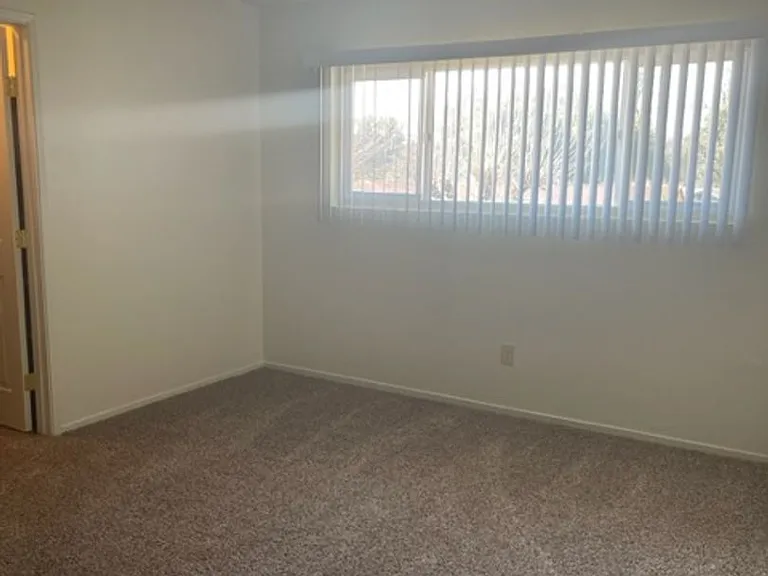 2056 Victor Ave — Photo 3
