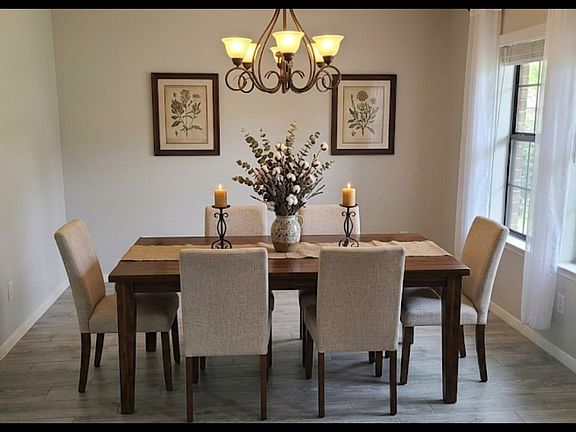 3rd image of 2611 Lexington Park Dr