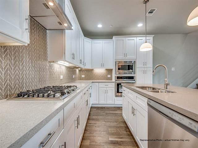 1st image of 5713 Woodlands Dr