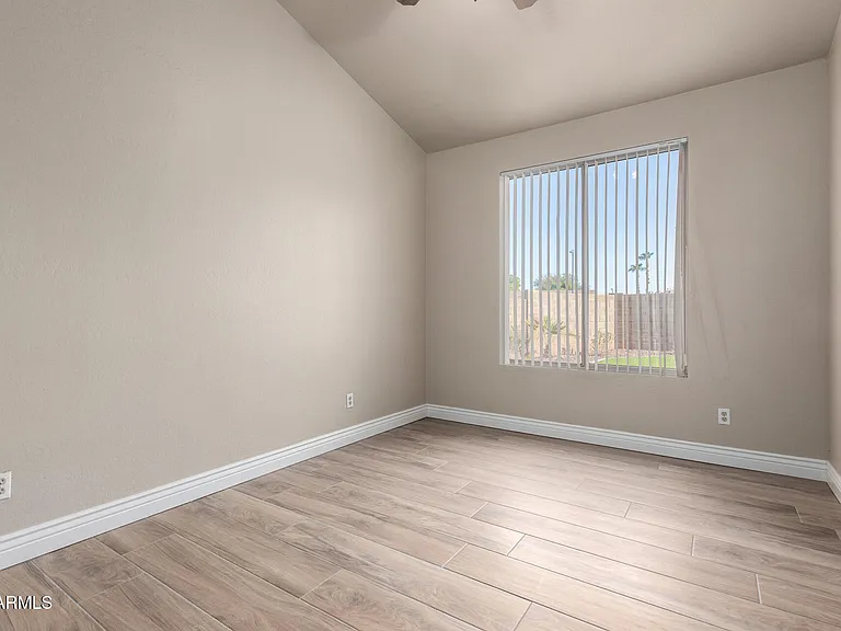 359 E Horseshoe Ave — Photo 23