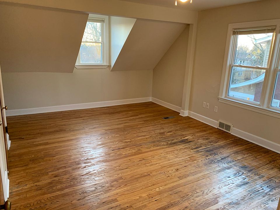 1st image of 901 Oak Hill Dr #1
