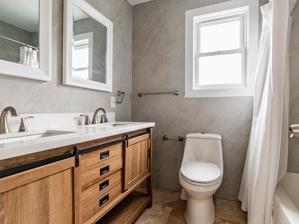 1st image of 15 Girard Ave Floor 3