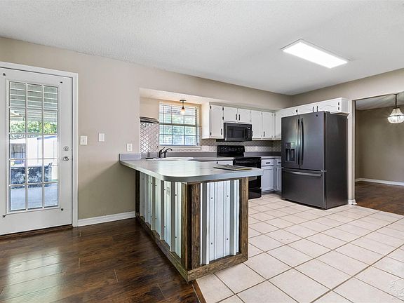 5th image of 6059 Gillette Dr