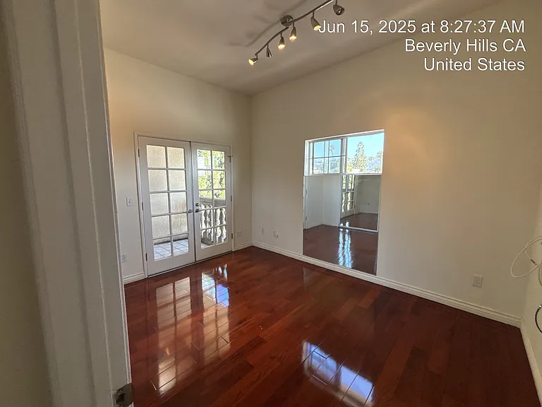 Chateau Beverly — Photo 22
