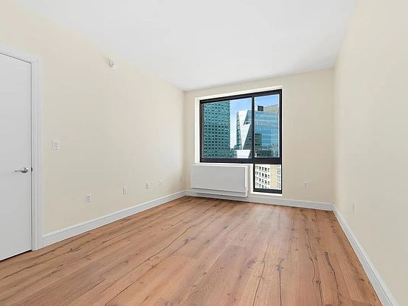 4th image of 25-21 43rd Ave #802