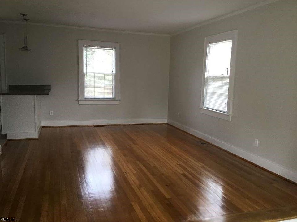 1st image of 236 Bay Colony Dr