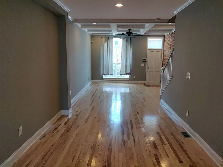 103 S Highland Ave — Photo 8