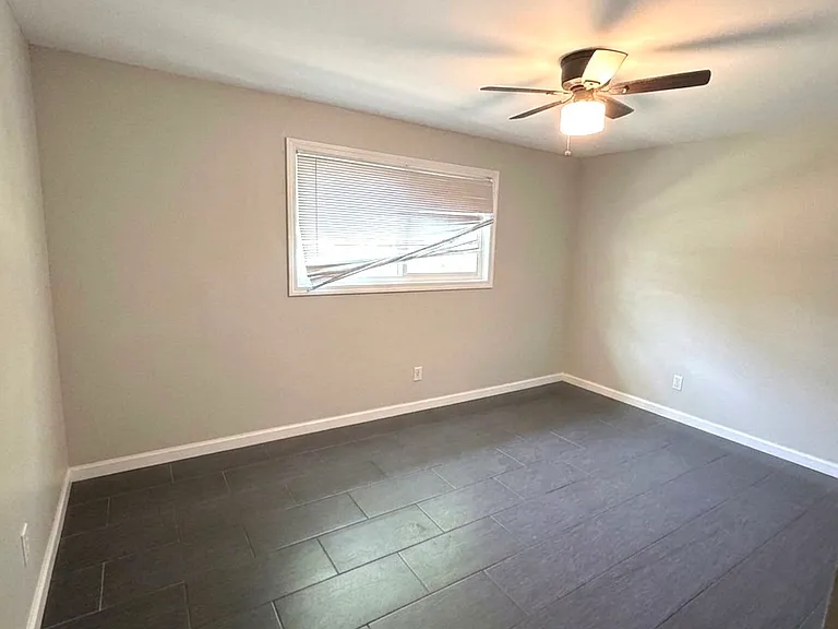 708 White Ln — Photo 5