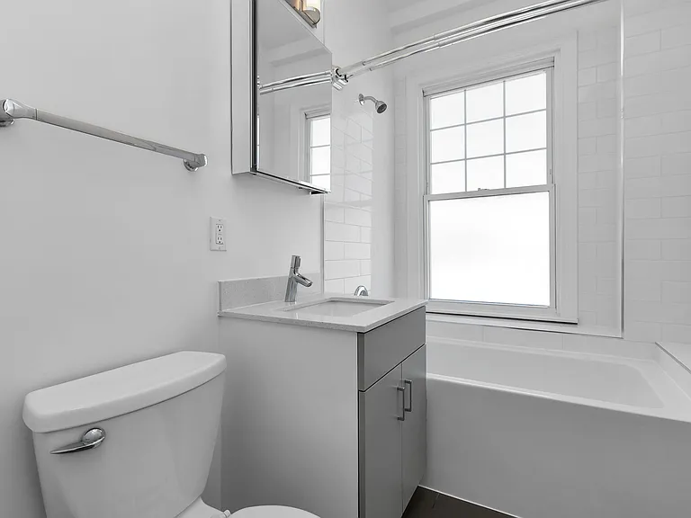 300 Buchanan — Photo 15