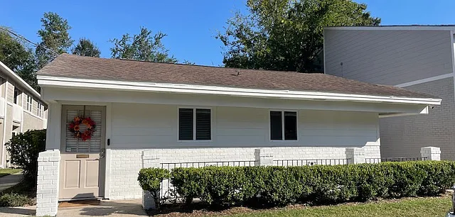 Sycamore Village — Photo 2