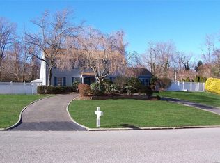 84 Westchester Dr, Rocky Point, NY 11778