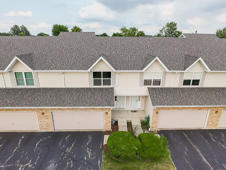 1110 Rose Dr — Photo 3