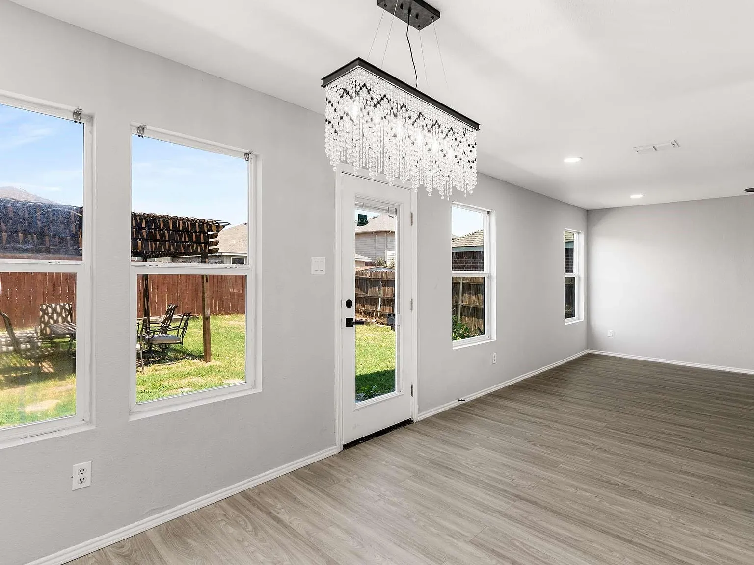 4 bed, 2609 sqft, $3,000 — Photo 3