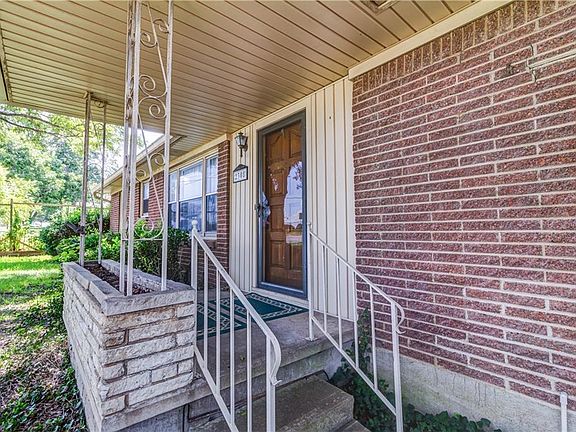 3rd image of 2308 Lake Air Dr