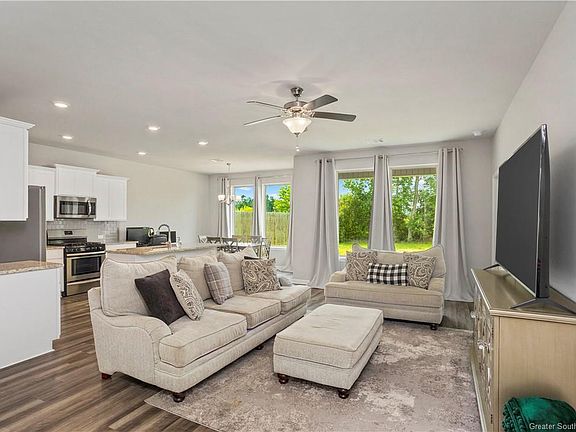 2nd image of 331 Oak Hampton Dr
