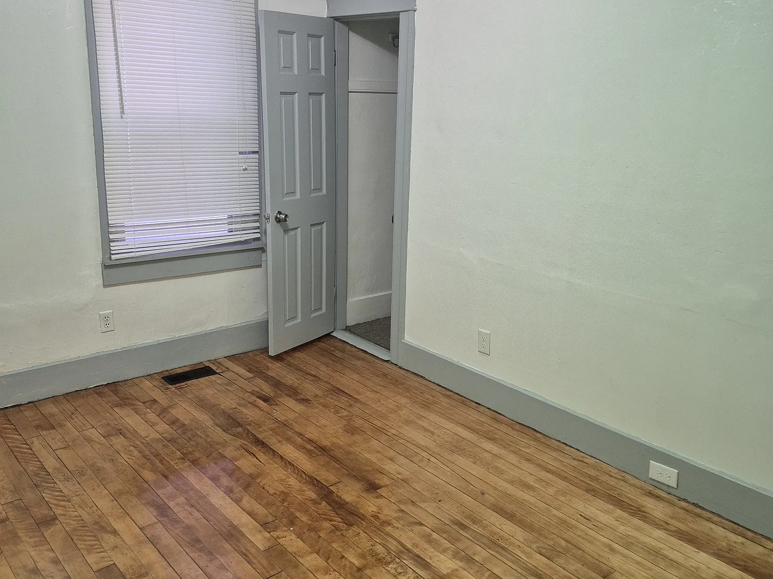2 bed, 900 sqft, $1,900 — Photo 3