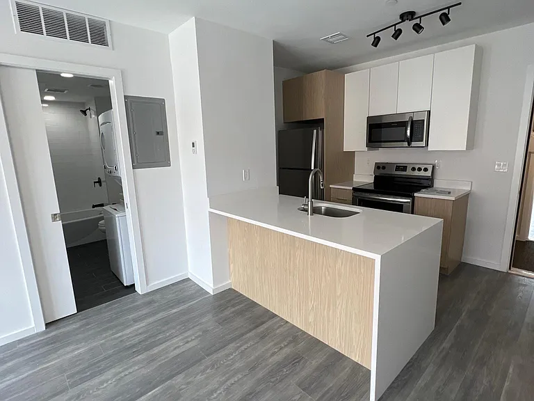 160 Middlesex St #201 — Photo 8