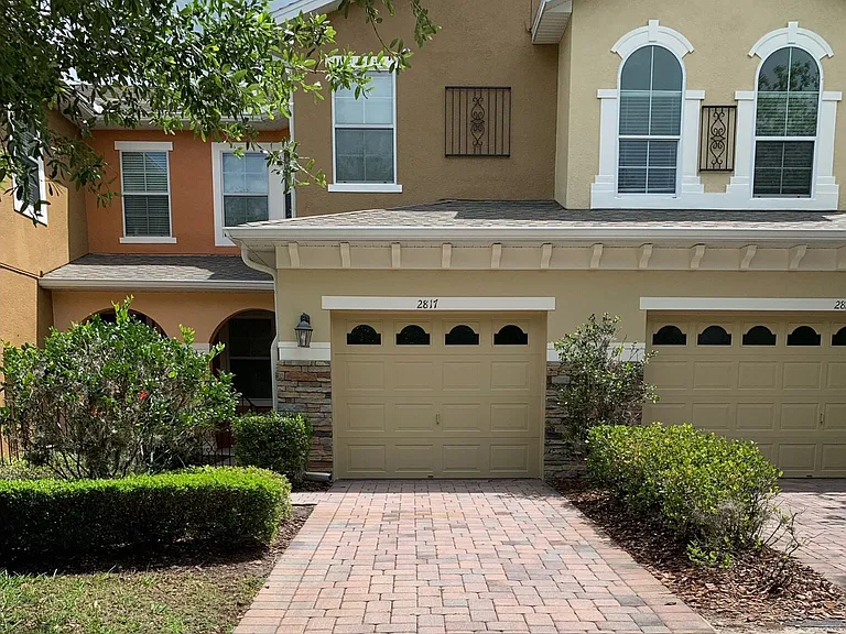 2817 Shady Willow Ln — Photo 3