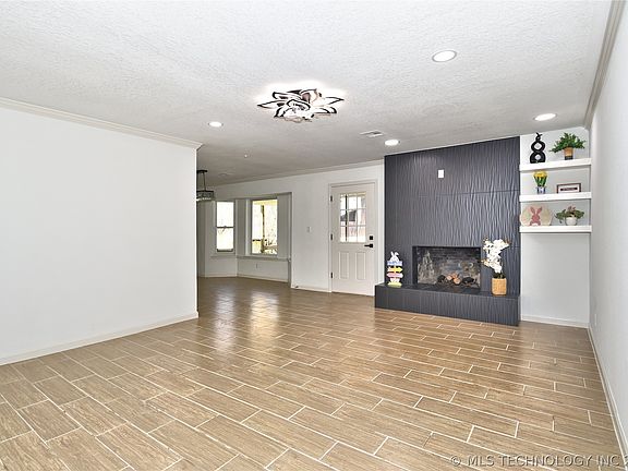 2nd image of 643 S Maywood Dr