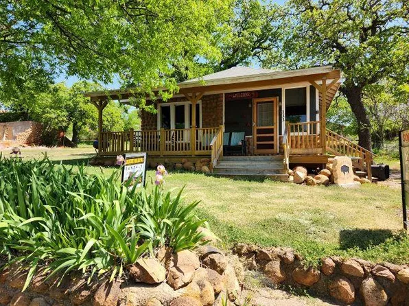 133 Upper East Lake Dr, Medicine Park, OK 73557