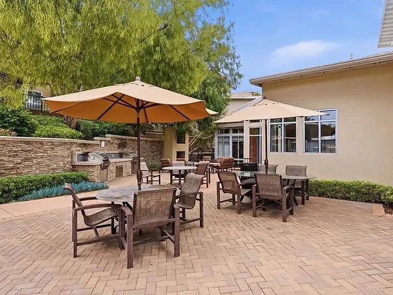 67 Vantis Dr — Photo 20