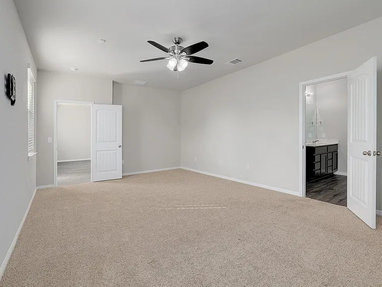 105 Brunnen Way — Photo 16