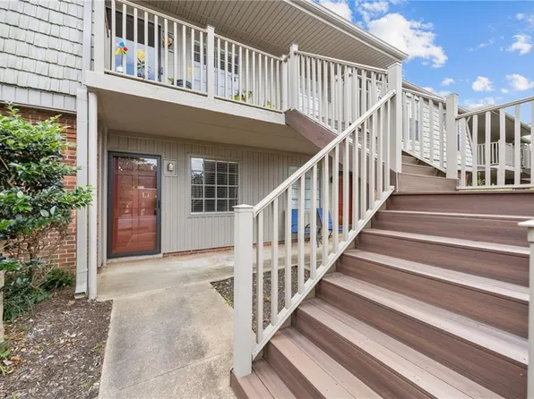 3812 Country Club Rd #D, Winston Salem, NC 27104