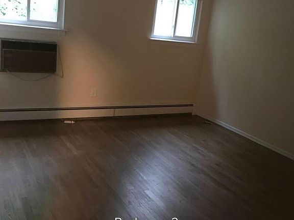 4th image of 49 Valerie Dr