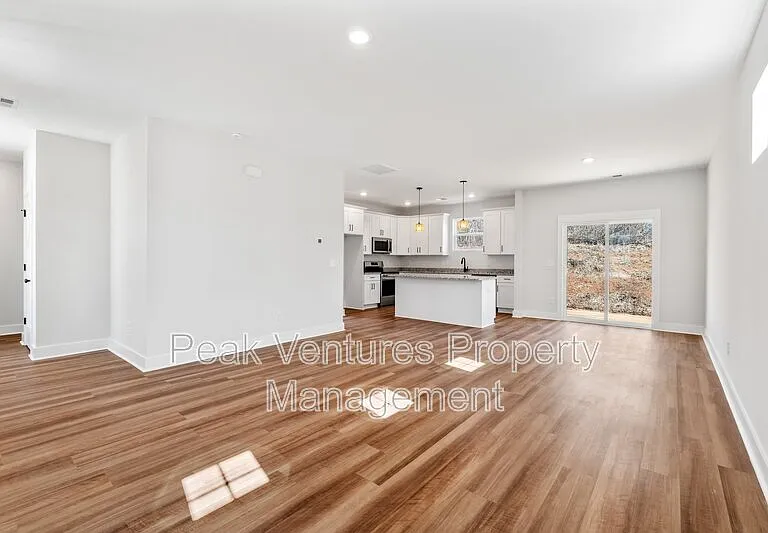 104 Norbert Ln — Photo 3