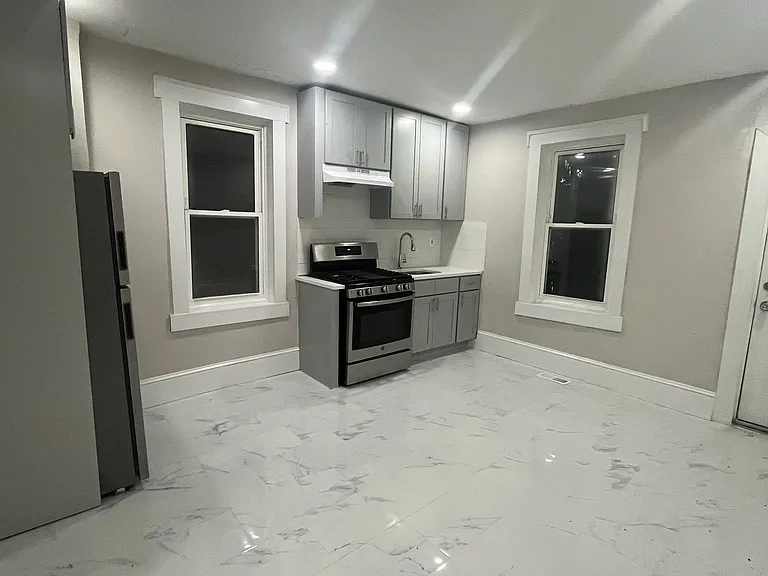 82 Mechanics Ave — Photo 15