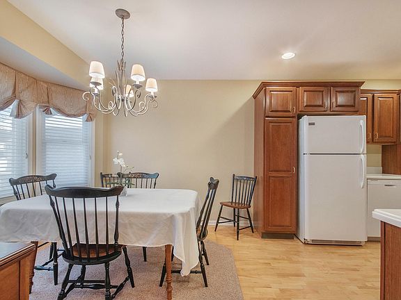 5th image of 3062 Kay Dr SE