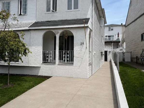 29 Hammock Ln, Staten Island, NY 10312
