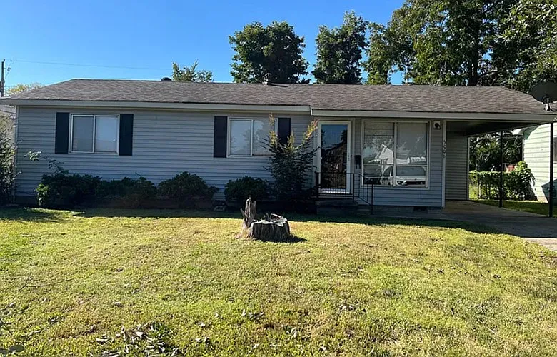 3 bed, 1176 sqft, $1,075 — Photo 1