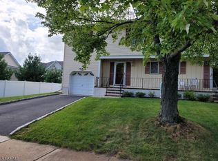 12A John F Goellner Dr, Raritan, NJ 08869