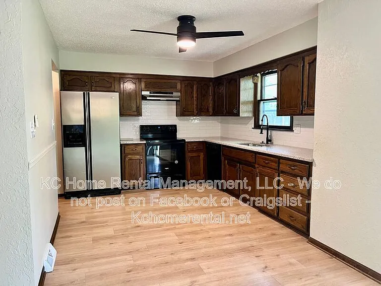 3868 SW Harbor Dr — Photo 16