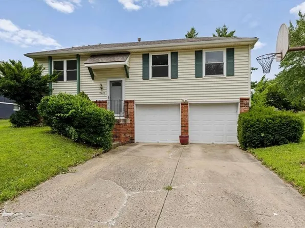 13020 S Sycamore St, Olathe, KS 66062