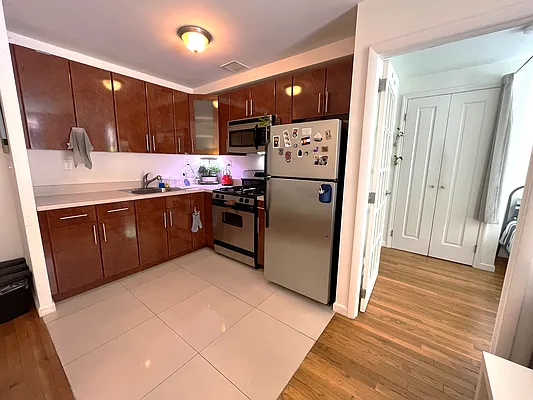 Rented by Akam Sales and Brokerage | media 10