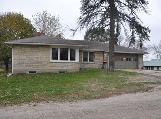 4322 Peninsula Dr, Burlington, WI 53105