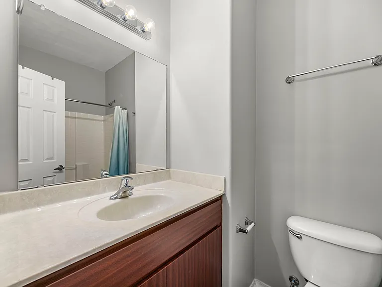 2450 W Glenrosa Ave #9 — Photo 24