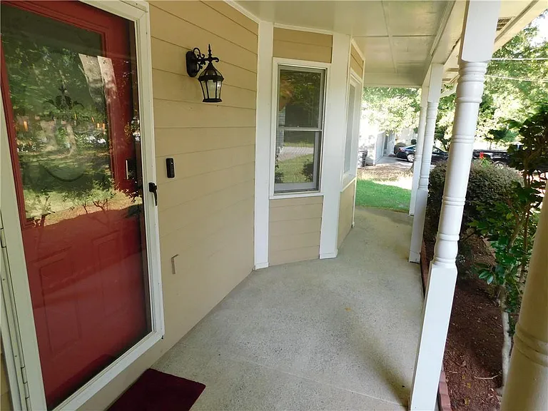 2460 Hinton Rd — Photo 2
