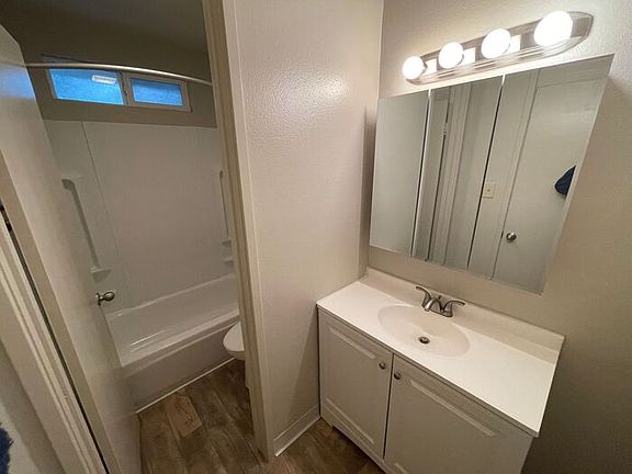 5th image of 2653 2nd Ave #2