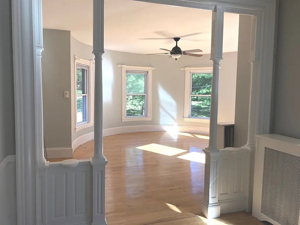 3 bed, 1.0 bath, 2200 sqft, $2,900 — Photo 3