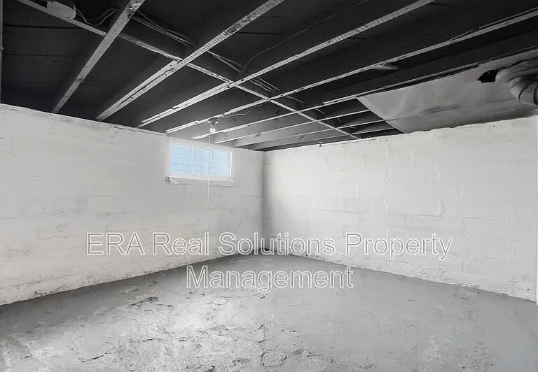 394 S Guilford Ave — Photo 36