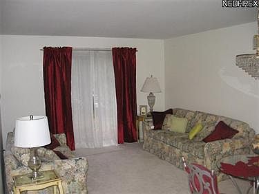 4th image of 109 Gaslight Ln #109F