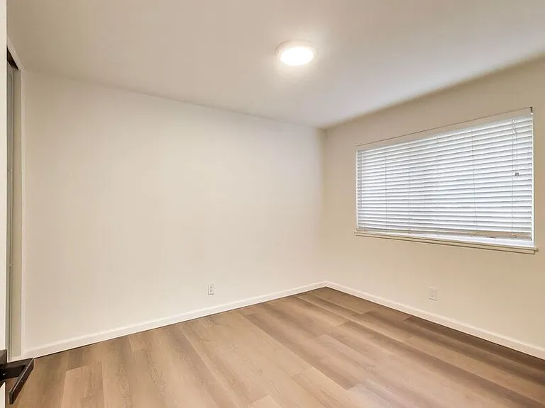 1701 Shoreline Drive — Photo 13