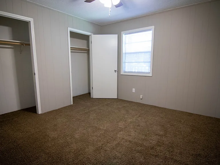 400 Live Oak Spacious 2 Bedroom Apartment with On-Site Laundry — Photo 3