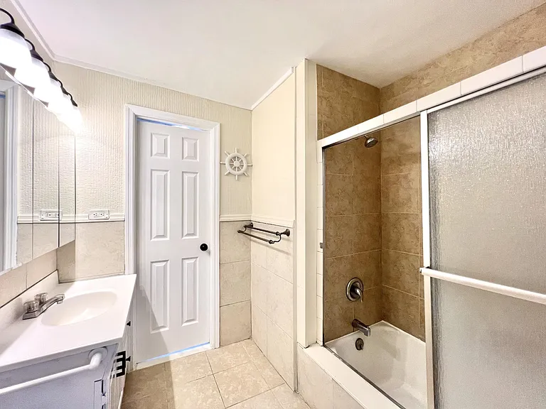 451 Skinner Blvd — Photo 9