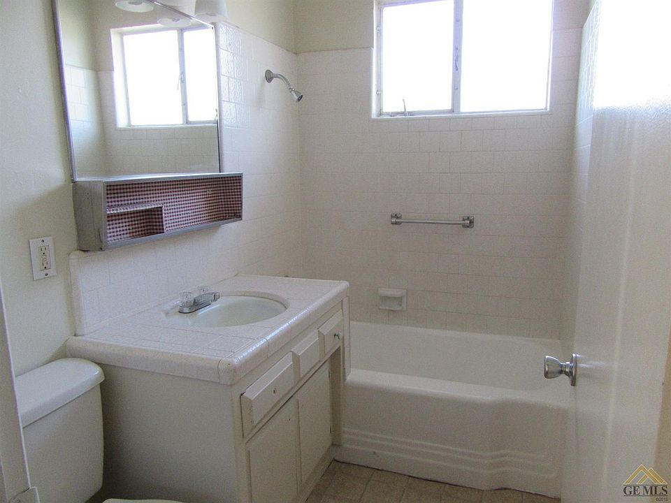 2nd image of 12 Curran St