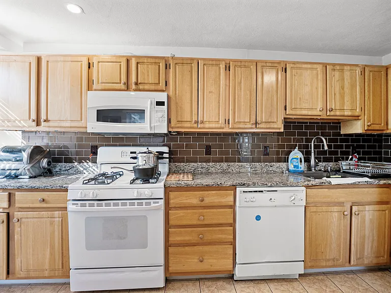 95 Florida St #2 — Photo 5