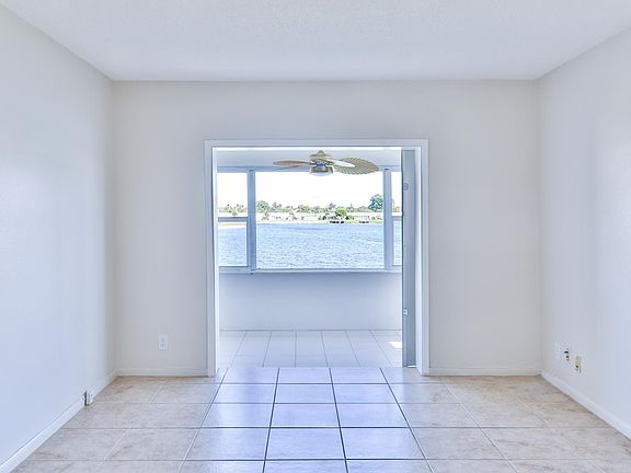 4th image of 1116 Lake Ter #207-G